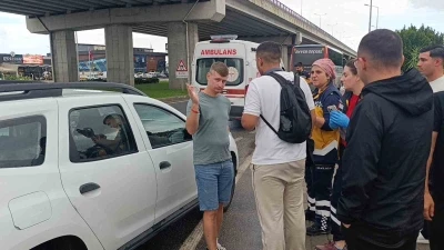 Otobüsün çarptığı otomobilin hafif yaralı sürücüsü, ailesini yalnız bırakmamak için hastaneye gitmedi
