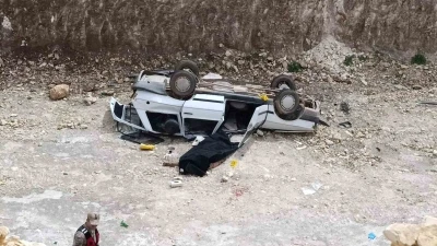 Otomobil 10 metrelik &ccedil;ukura d&uuml;şt&uuml;: 1 &ouml;l&uuml;, 1 yaralı
