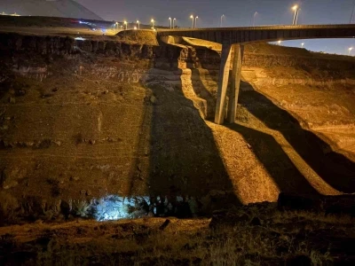 Otomobil 200 metre yükseklikten vadiye uçtu: 1 ölü
