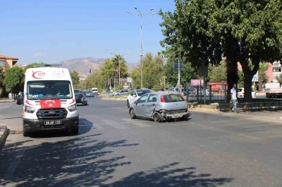 Otomobil 50 metre sürüklendi: 1 yaralı
