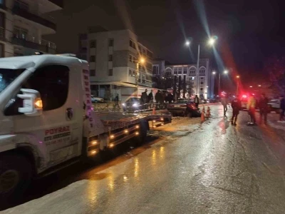 Otomobil alt yapı &ccedil;ukuruna d&uuml;şt&uuml;: 1 yaralı
