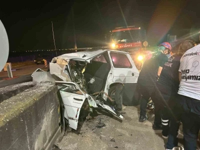 Otomobil beton bariyerlere &ccedil;arptı: 1 &ouml;l&uuml;
