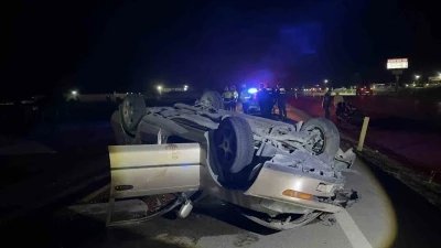 Otomobil beton mikserine arkadan &ccedil;arptı: 1 ağır yaralı
