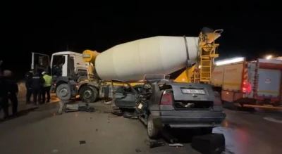 Otomobil beton mikserine &ccedil;arptı: 1 yaralı
