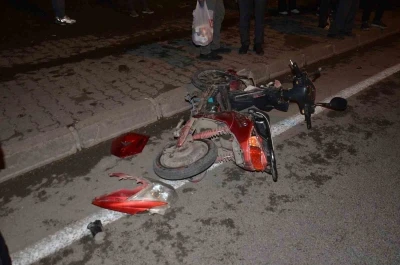 Otomobil elektrikli bisiklete çarptı: 1 ölü, 1 yaralı
