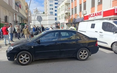 Otomobil ile &ccedil;arpışan motosikletli metrelerce savruldu
