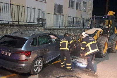 Otomobil ile Kep&ccedil;e &Ccedil;arpıştı: 5 Yaralı