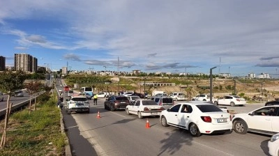 Otomobil ile minib&uuml;s &ccedil;arpıştı: 1 yaralı