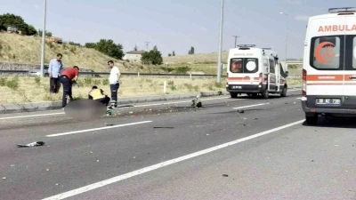 Otomobil ile motosiklet &ccedil;arpıştı: 1 &ouml;l&uuml;, 1 yaralı
