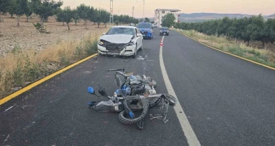 Otomobil ile motosiklet &ccedil;arpıştı: 4 yaralı
