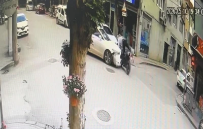 Otomobil ile motosiklet kafa kafaya &ccedil;arpıştı: 1 yaralı
