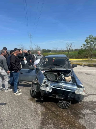 Otomobil ile otob&uuml;s &ccedil;arpıştı: 1 yaralı

