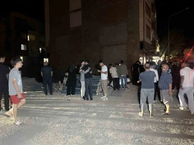 Otomobil inşaat temeline düştü: 1’i ağır 4 yaralı
