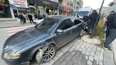 Otomobil ref&uuml;jdeki dubalara &ccedil;arptı: 1 yaralı
