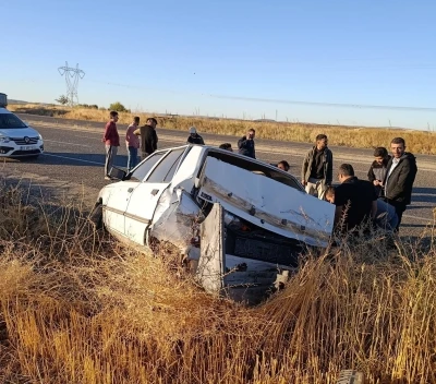 Otomobil şarampole girdi: 2 yaralı
