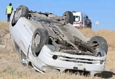 Otomobil şarampole takla attı: Anne ile kızı ölümden döndü
