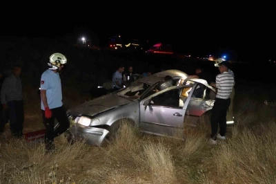 Otomobil takla atarak şarampole u&ccedil;tu: 3 yaralı
