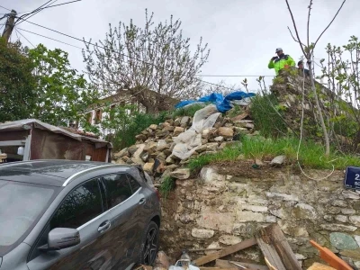 Otomobil tezgahın &uuml;zerine u&ccedil;tu: 1 yaralı
