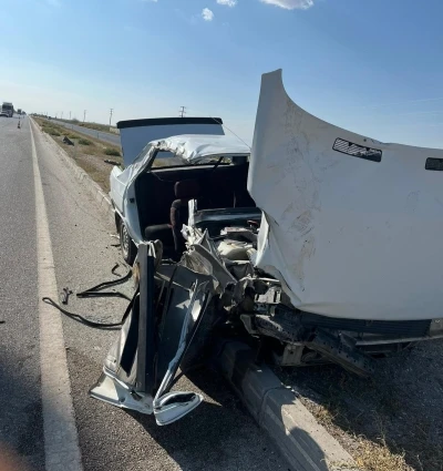 Otomobil tıra çarptı: 2 yaralı
