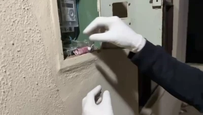 Otomobil ve elektrik panosuna zulalanan uyuşturucuları polis buldu: 3 tutuklama

