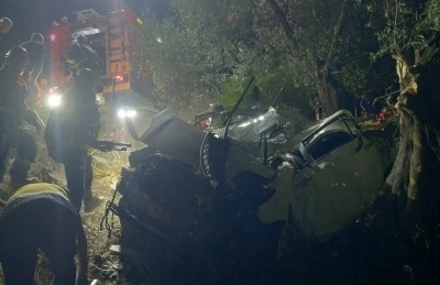 Otomobil zeytin bahçesine uçtu: 2 ölü, 1 yaralı
