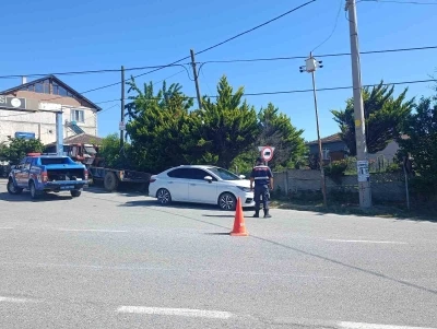 Otomobilde başından vurulmuş halde bulunan gen&ccedil; hayatını kaybetti
