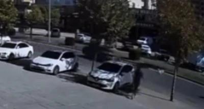 Otomobilin çarptığı 12 yaşındaki çocuk 5 günlük yaşam mücadelesini kaybetti: Feci kaza kamerada