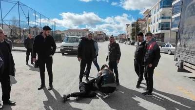 Otomobilin &ccedil;arptığı 13 yaşındaki &ccedil;ocuk yaralandı
