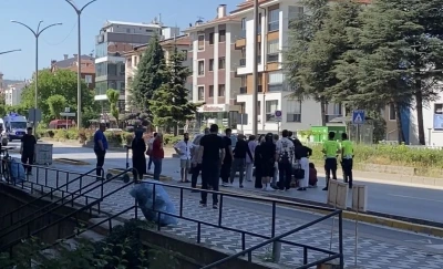 Otomobilin &ccedil;arptığı 84 yaşındaki elektrikli bisiklet s&uuml;r&uuml;c&uuml;s&uuml; ağır yaralandı
