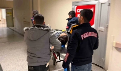 Otomobilin &ccedil;arptığı &ccedil;ocuk yaralandı
