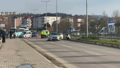 Otomobilin &ccedil;arptığı kadın ağır yaralandı
