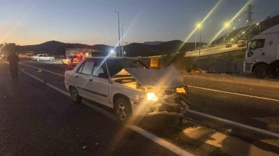 Otomobilin çarptığı motosiklet sürücüsü ağır yaralandı
