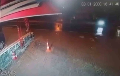 Otomobilin &ccedil;arptığı motosikletli tıp fak&uuml;ltesi &ouml;ğrencisi hayatını kaybetti
