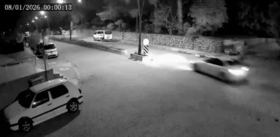 Otomobilin &ccedil;arptığı motosikletli ve yolcusu metrelerce savruldu
