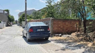 Otomobilin elektrik aksamından &ccedil;ıkan yangın aracı kullanılamaz hale getirdi
