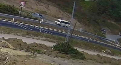 Otomobilin yaşlı adama çarptığı kaza anı kamerada
