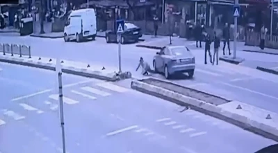 Otomobilin yayaya &ccedil;arptığı kaza kamerada
