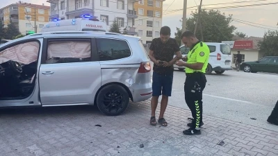 Otomobille çarpışan motosikletin sürücüsü ağır yaralandı
