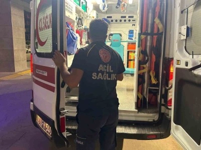 Otomobille motosiklet çarpıştı: 1 yaralı