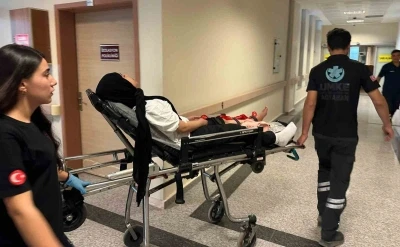 Otomobille motosiklet çarpıştı: 2 yaralı
