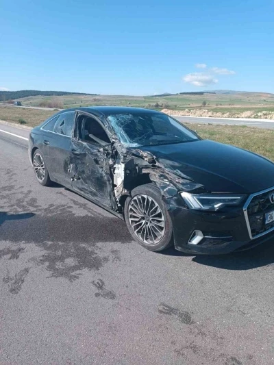 Otomobille patpat &ccedil;arpıştı: 2 yaralı
