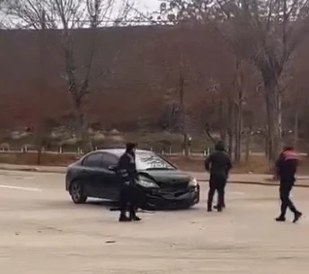 Otomobillerin &ccedil;arpıştığı kaza kamerada
