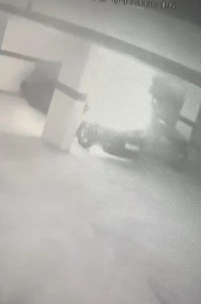 Otoparkta park halinde bulunan araç alev alev yandı
