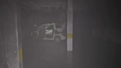 Otoparktaki araç alev aldı, bina tahliye edildi
