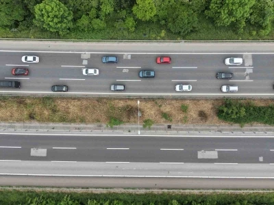Otoyolda bayram yoğunluğu arttı, trafik yavaşladı
