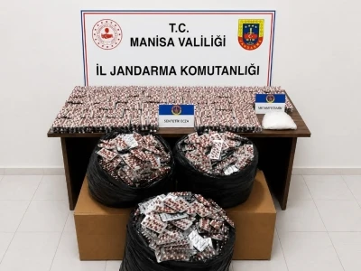 Otoyoldaki operasyonda bir ara&ccedil;ta 59 bin adet hap ve 2 kiloya yakın uyuşturucu ele ge&ccedil;irildi
