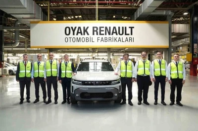 OYAK Genel Müdürü Murat Yalçıntaş, Renault’nun Bursa üssünde üretim hattını inceledi
