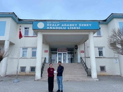 &Ouml;zalp&rsquo;te kitap okuma sınavında dereceye girenlere &ouml;d&uuml;lleri verildi

