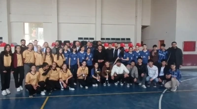 &Ouml;zalp&rsquo;te Liseler Arası Voleybol Turnuvası d&uuml;zenlendi
