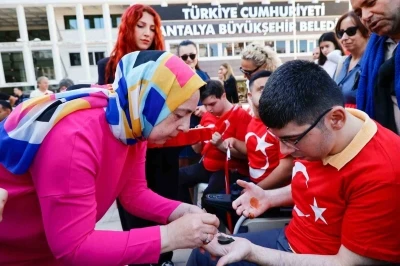 &Ouml;zel bireyler bir g&uuml;nl&uuml;ğ&uuml;ne asker oldu
